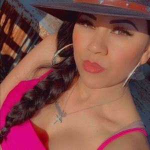 Meet your Posher, Alejandra